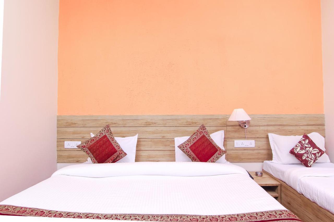 Hotel R B International Varanasi Exterior photo