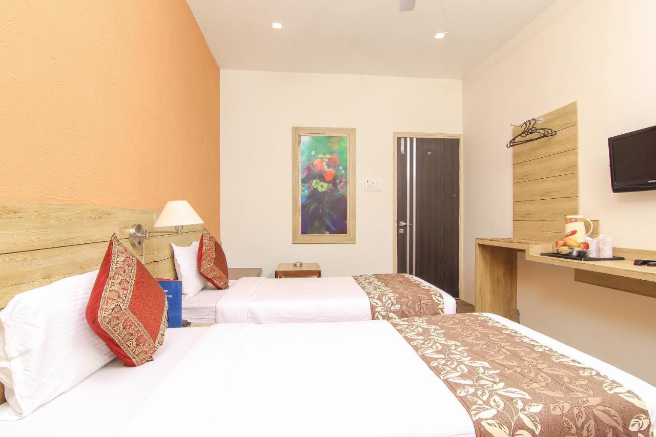 Hotel R B International Varanasi Exterior photo