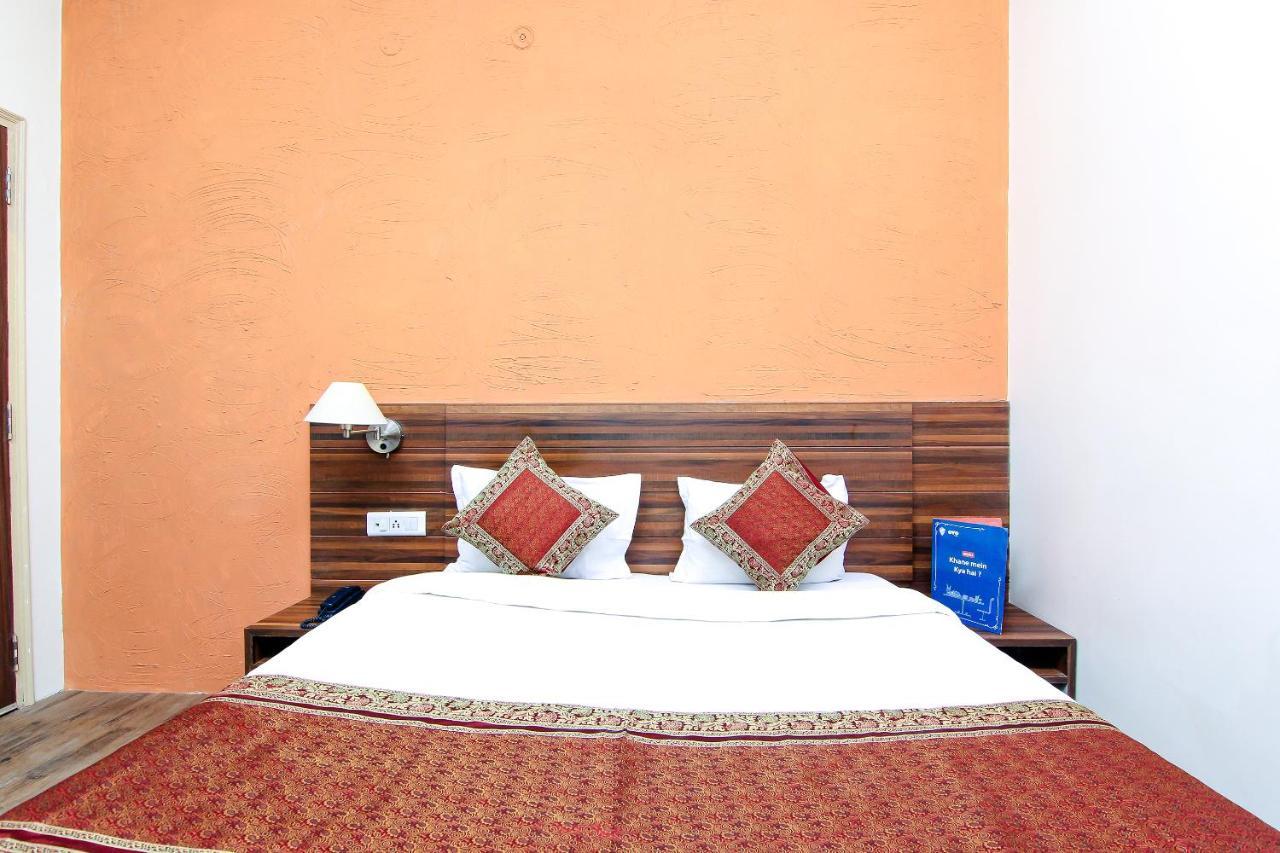 Hotel R B International Varanasi Exterior photo