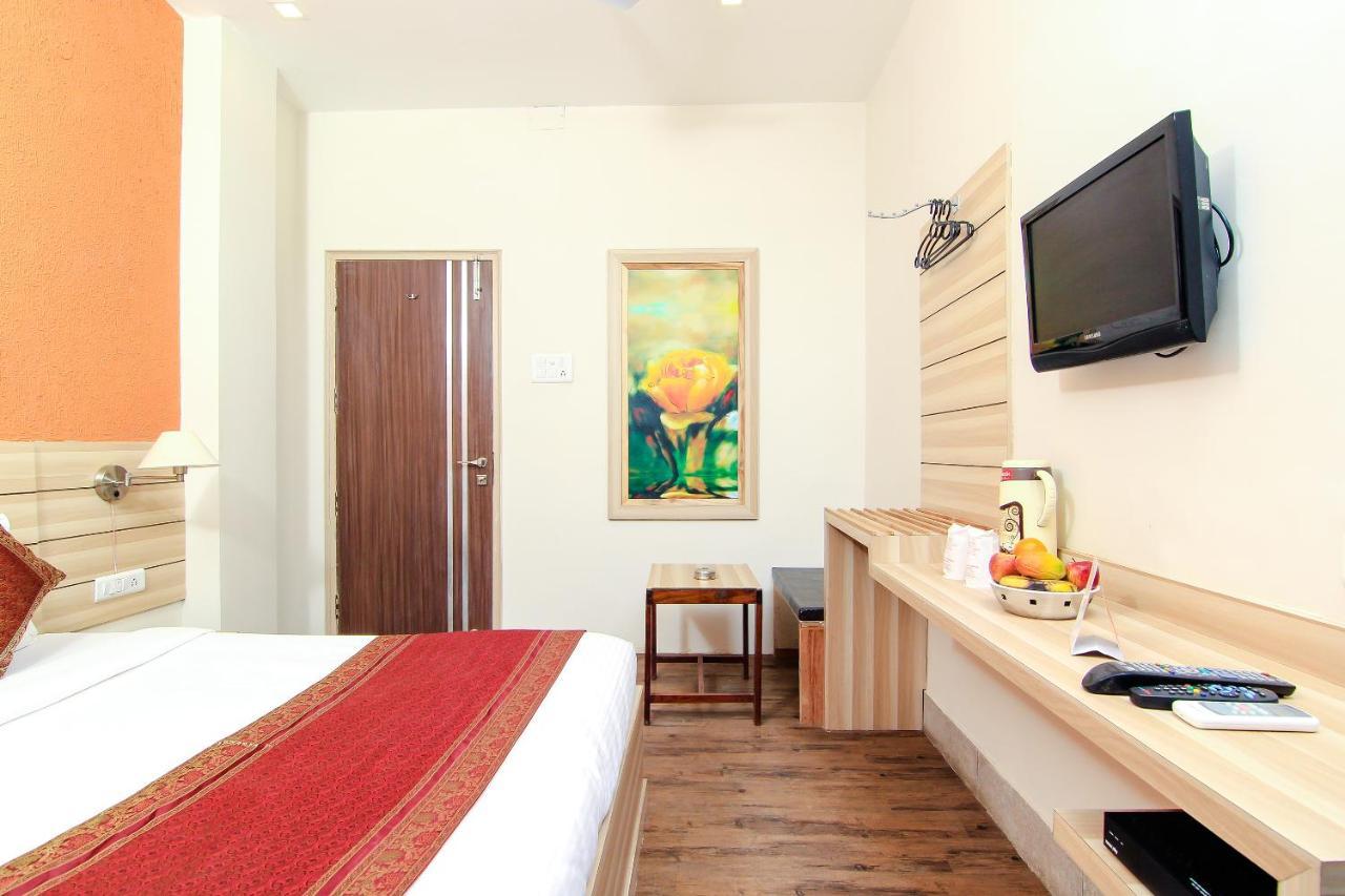 Hotel R B International Varanasi Exterior photo